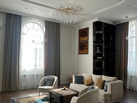 4 otaqlı yeni tikili - Elmlər Akademiyası m. - 170 m²