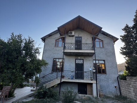 6 otaqlı həyət evi/bağ evi - Qaraçuxur q. - 280 m²