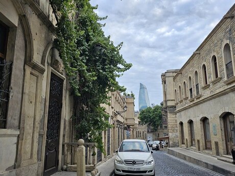 3 otaqlı köhnə tikili - İçəri Şəhər m. - 80 m²