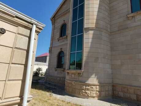 8 otaqlı həyət evi/bağ evi - Buzovna q. - 600 m²