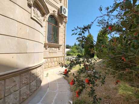 8 otaqlı həyət evi/bağ evi - Buzovna q. - 600 m²
