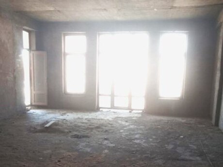 3-комн. новостройка - м. 28 мая - 200 м²