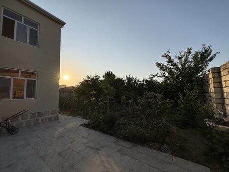 4 otaqlı həyət evi/bağ evi - Buzovna q. - 190 m²