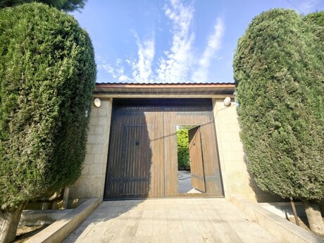 House with Garden, Villa For Sale