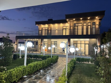 5 otaqlı həyət evi/bağ evi - Şüvəlan q. - 354 m²