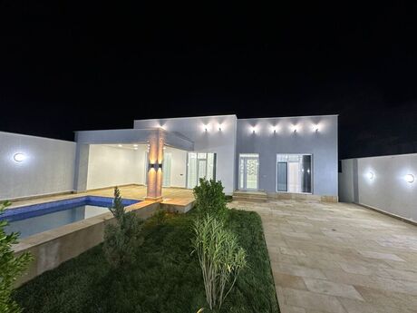 4 otaqlı həyət evi/bağ evi - Şüvəlan q. - 160 m²