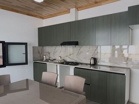 5 otaqlı həyət evi/bağ evi - Şüvəlan q. - 270 m²