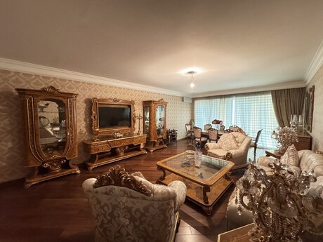 3-комн. новостройка - м. Шах Исмаил Хатаи - 215 м²