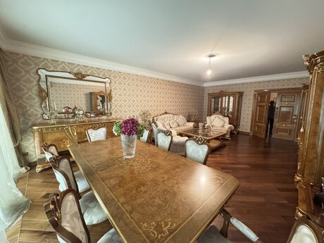 3-комн. новостройка - м. Шах Исмаил Хатаи - 215 м²