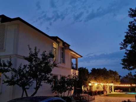 8 otaqlı həyət evi/bağ evi - Novxanı q. - 1000 m²
