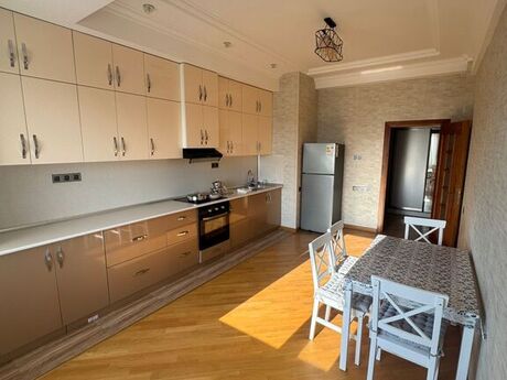 3 otaqlı yeni tikili - Ağ şəhər q. - 132 m²