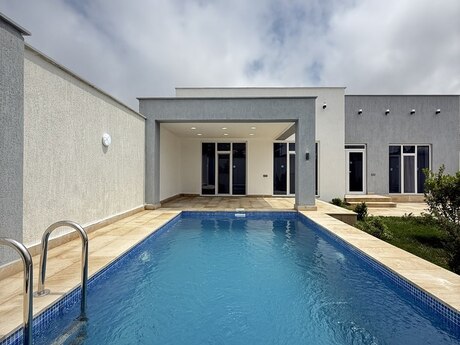 4 otaqlı həyət evi/bağ evi - Şüvəlan q. - 160 m²