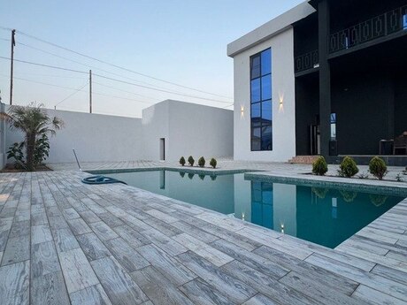5 otaqlı həyət evi/bağ evi - Novxanı q. - 400 m²