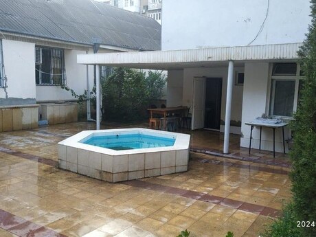5 otaqlı həyət evi/bağ evi - Bakmil m. - 195.6 m²
