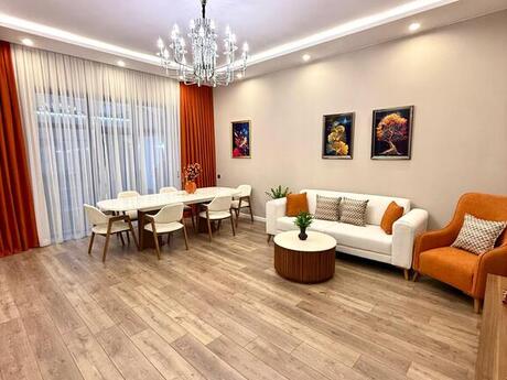 5 otaqlı həyət evi/bağ evi - Mərdəkan q. - 195 m²