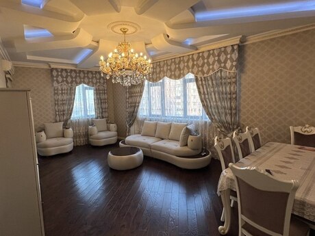 3-комн. новостройка - м. 8 ноября - 153 м²