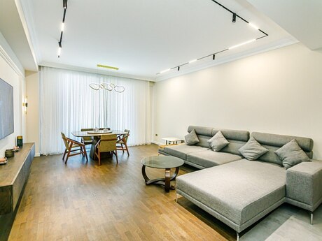 4 otaqlı yeni tikili - Bayıl q. - 176 m²