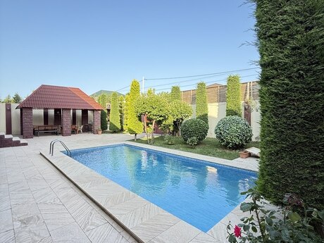 4 otaqlı həyət evi/bağ evi - Mərdəkan q. - 195 m²