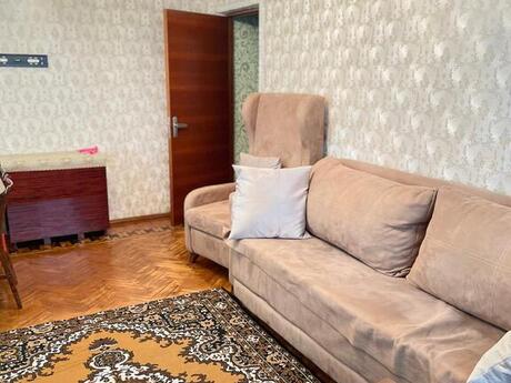 2 otaqlı köhnə tikili - 8-ci mikrorayon q. - 70 m²