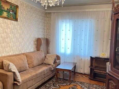 2 otaqlı köhnə tikili - 8-ci mikrorayon q. - 70 m²