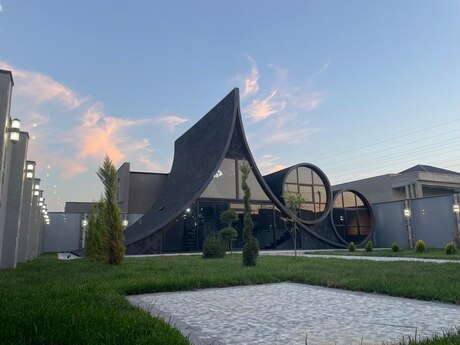 5 otaqlı həyət evi/bağ evi - Şüvəlan q. - 340 m²