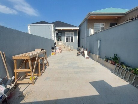 4 otaqlı həyət evi/bağ evi - Binəqədi q. - 130 m²