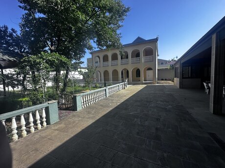5 otaqlı həyət evi/bağ evi - Novxanı q. - 220 m²