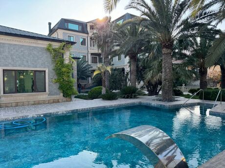 6 otaqlı həyət evi/bağ evi - Buzovna q. - 500 m²