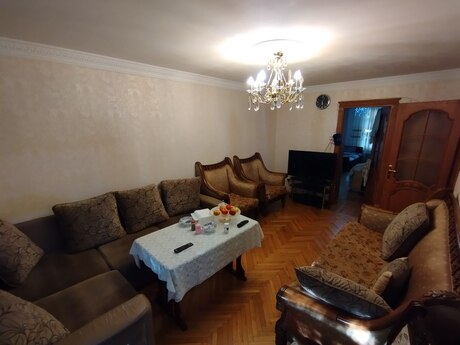 3 otaqlı köhnə tikili - İnşaatçılar m. - 75 m²