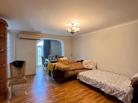 3 otaqlı köhnə tikili - Elmlər Akademiyası m. - 70 m²