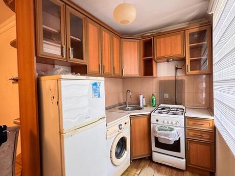 3 otaqlı köhnə tikili - Elmlər Akademiyası m. - 70 m²