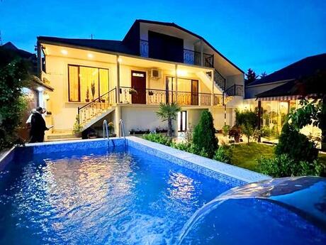 6 otaqlı həyət evi/bağ evi - Köhnə Günəşli q. - 230 m²