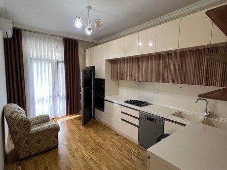 3 otaqlı yeni tikili - İnşaatçılar m. - 123 m²