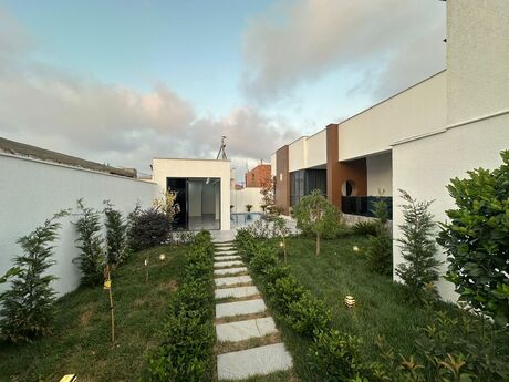 4 otaqlı həyət evi/bağ evi - Şüvəlan q. - 200 m²