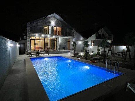 5 otaqlı həyət evi/bağ evi - Novxanı q. - 300 m²
