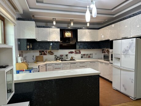 5 otaqlı həyət evi/bağ evi - Mərdəkan q. - 500 m²