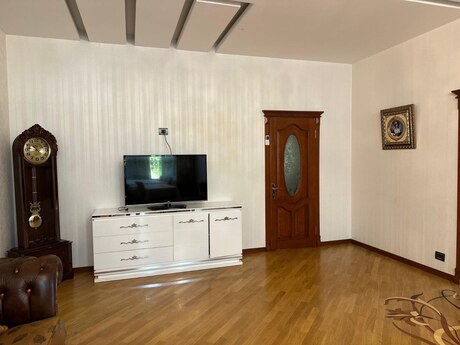 5 otaqlı həyət evi/bağ evi - Mərdəkan q. - 500 m²