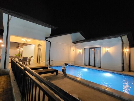 4 otaqlı həyət evi/bağ evi - Buzovna q. - 190 m²