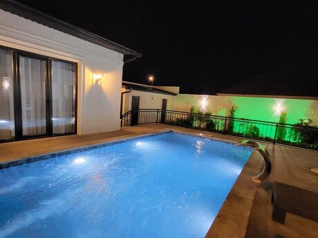 4 otaqlı həyət evi/bağ evi - Buzovna q. - 190 m²