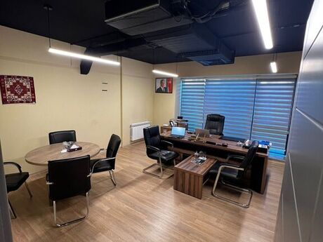 3-комн. офис - м. Элмляр Академиясы - 120 м²