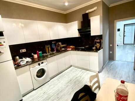 2-комн. новостройка - м. 8 ноября - 100 м²