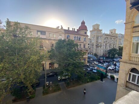 2 otaqlı köhnə tikili - Sahil m. - 94 m²