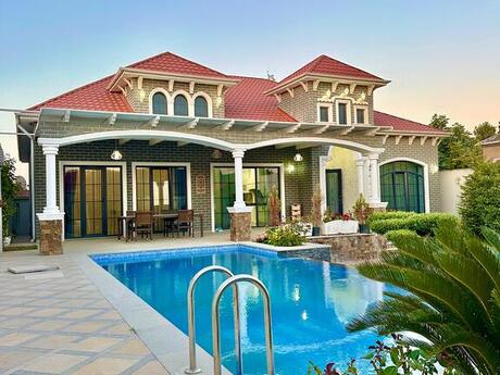 5 otaqlı həyət evi/bağ evi - Mərdəkan q. - 300 m²