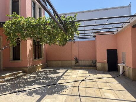 5 otaqlı həyət evi/bağ evi - Mərdəkan q. - 250 m²