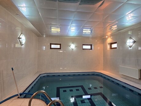 8 otaqlı həyət evi/bağ evi - Nərimanov r. - 700 m²