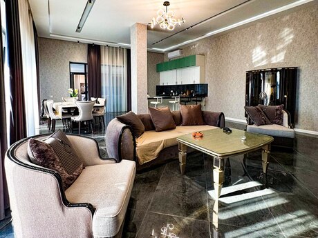 4 otaqlı həyət evi/bağ evi - Şüvəlan q. - 224 m²