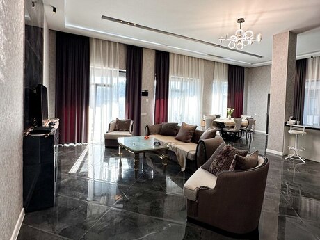4 otaqlı həyət evi/bağ evi - Şüvəlan q. - 224 m²