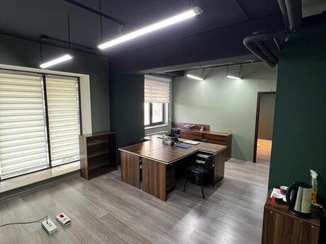 2-комн. офис - м. Элмляр Академиясы - 41 м²