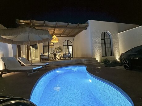 3 otaqlı həyət evi/bağ evi - Şüvəlan q. - 240 m²