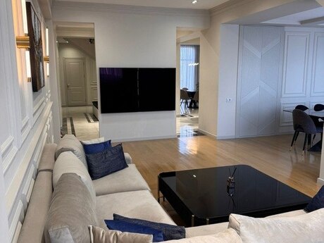 4 otaqlı yeni tikili - Şah İsmayıl Xətai m. - 180 m²